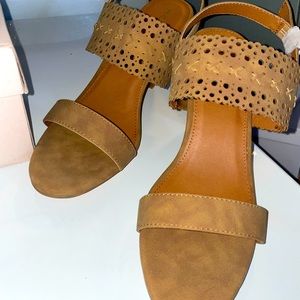 SoleLift Camel Taupe Sandals